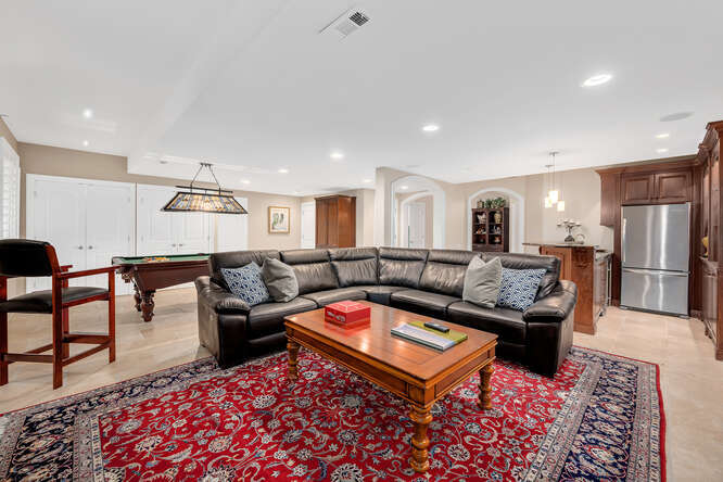 8 Willowcrest Drive