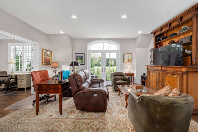 8 Willowcrest Drive