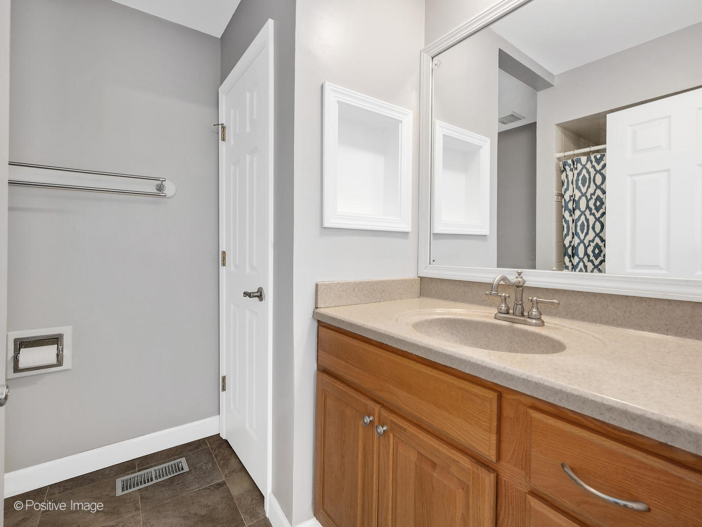 8228 W 140th Street Unit: 8228