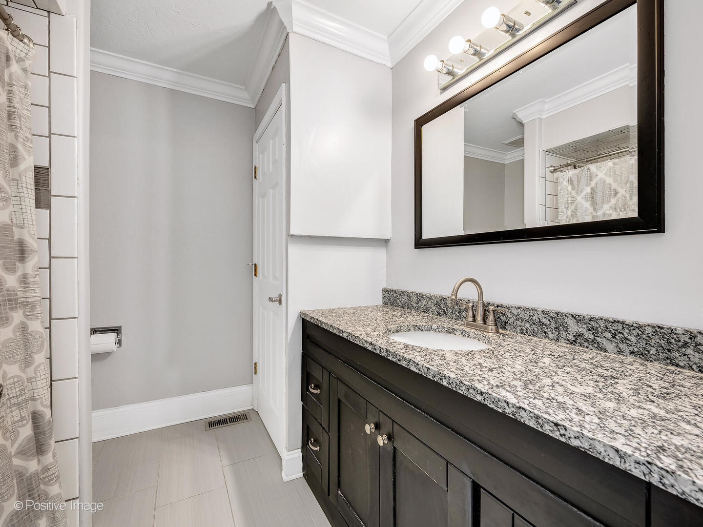 8228 W 140th Street Unit: 8228