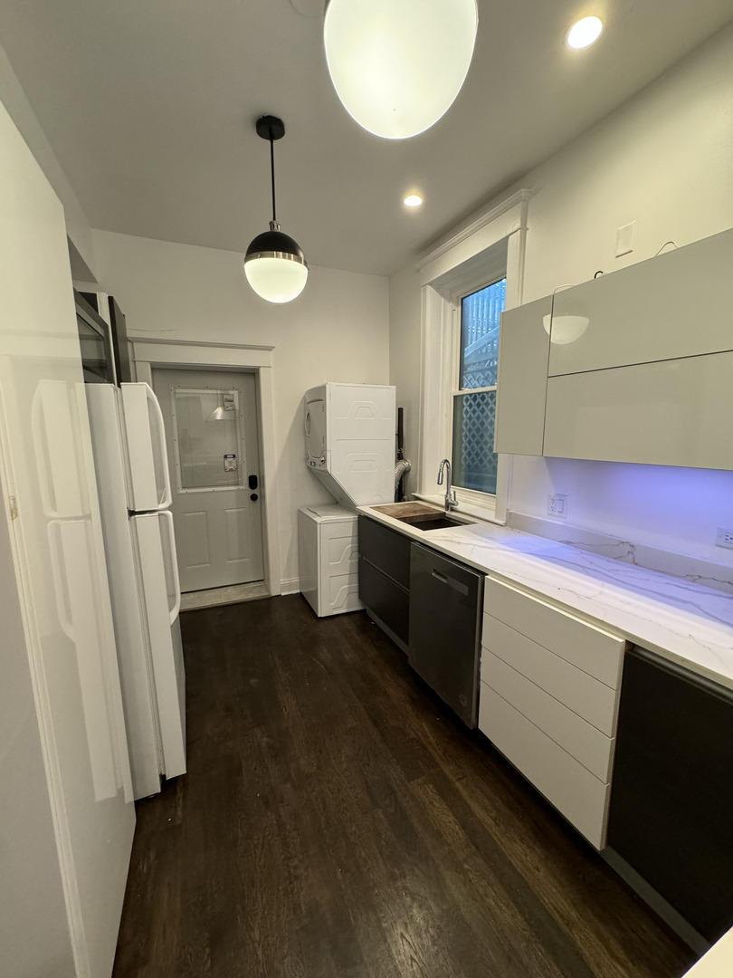 1040 W Roscoe Street Unit: G