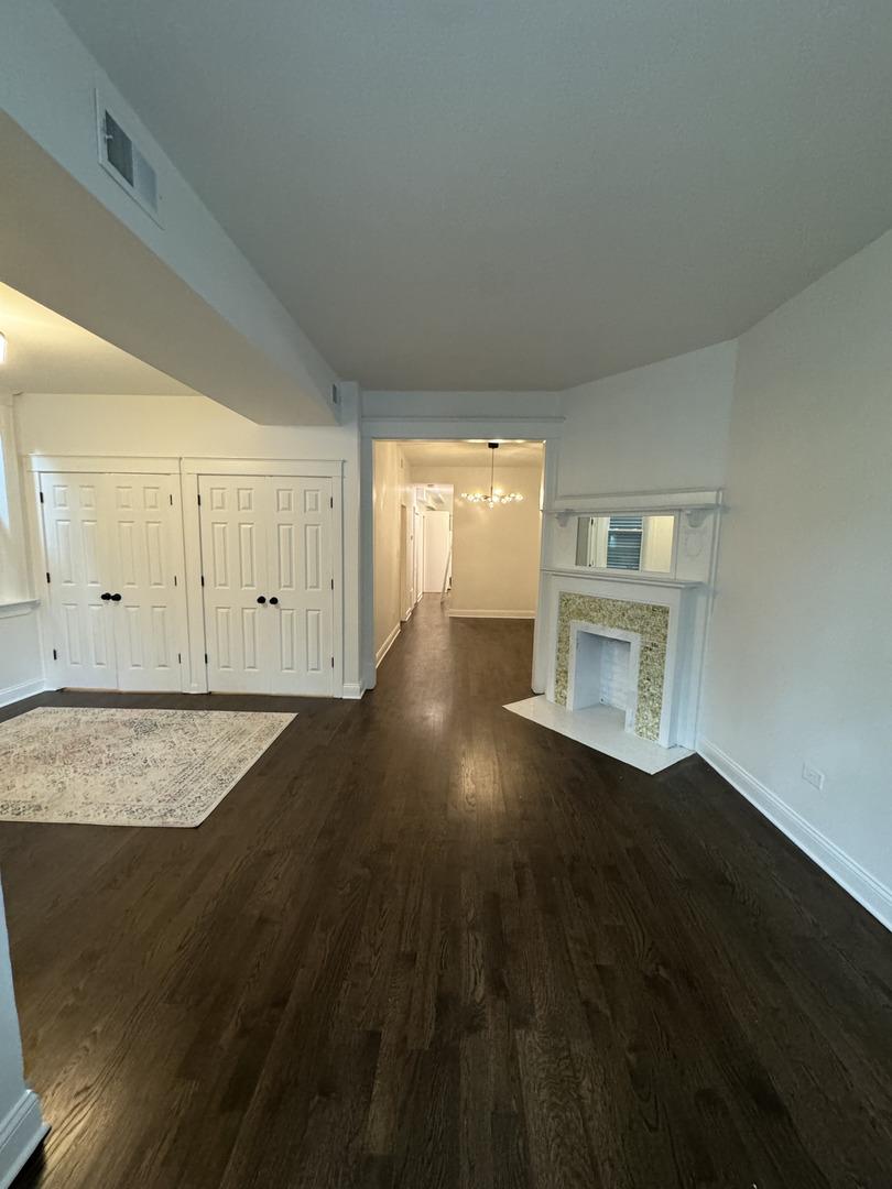 1040 W Roscoe Street Unit: G