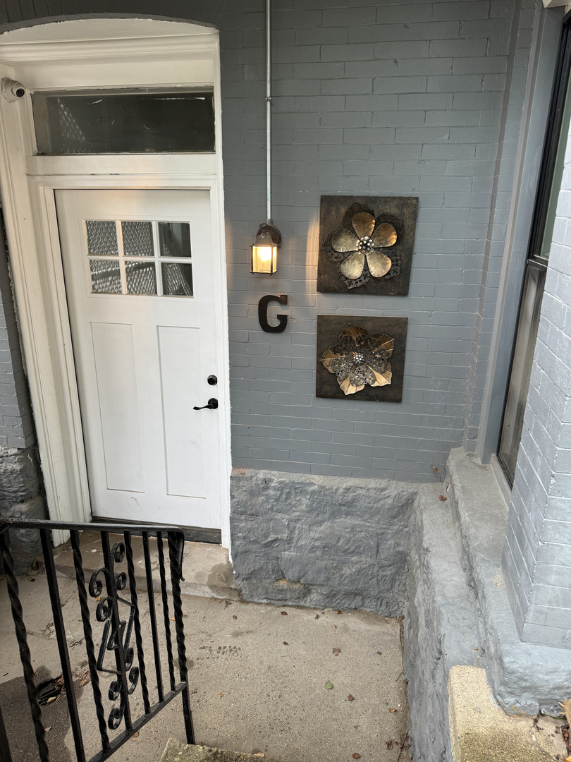 1040 W Roscoe Street Unit: G
