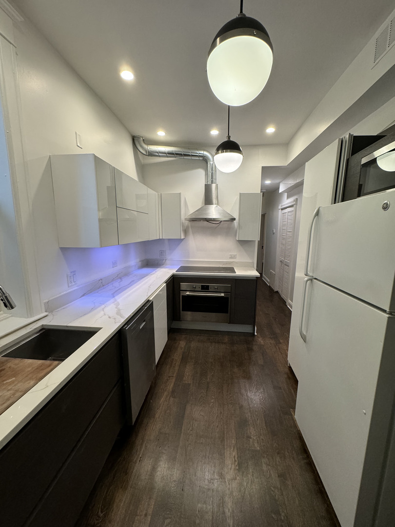 1040 W Roscoe Street Unit: G