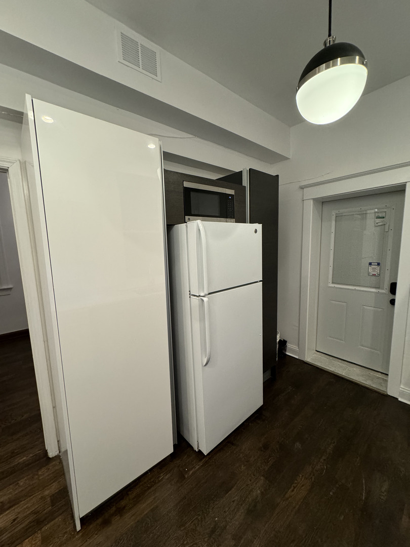 1040 W Roscoe Street Unit: G