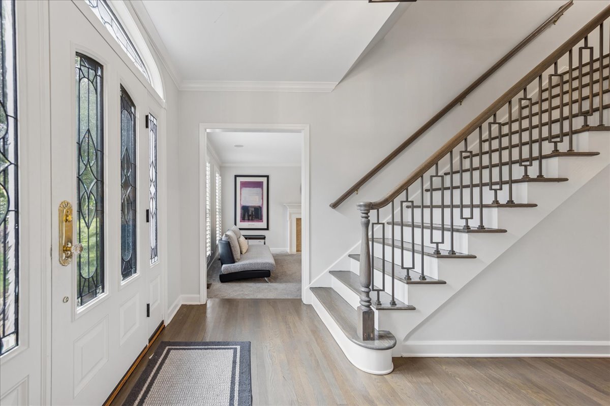 221 Meadowbrook Lane