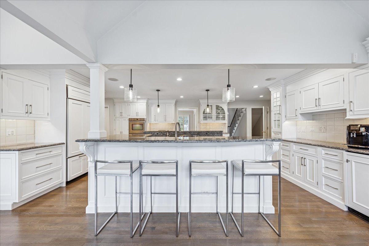 221 Meadowbrook Lane