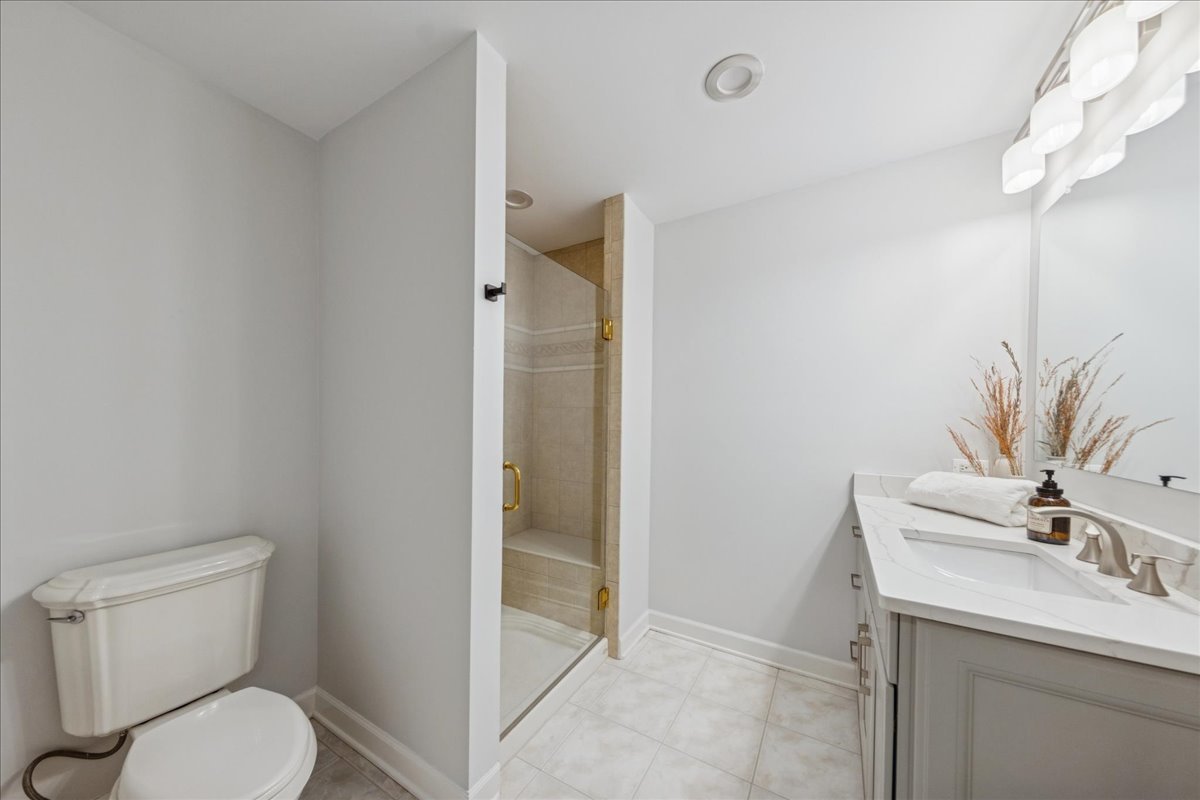 221 Meadowbrook Lane