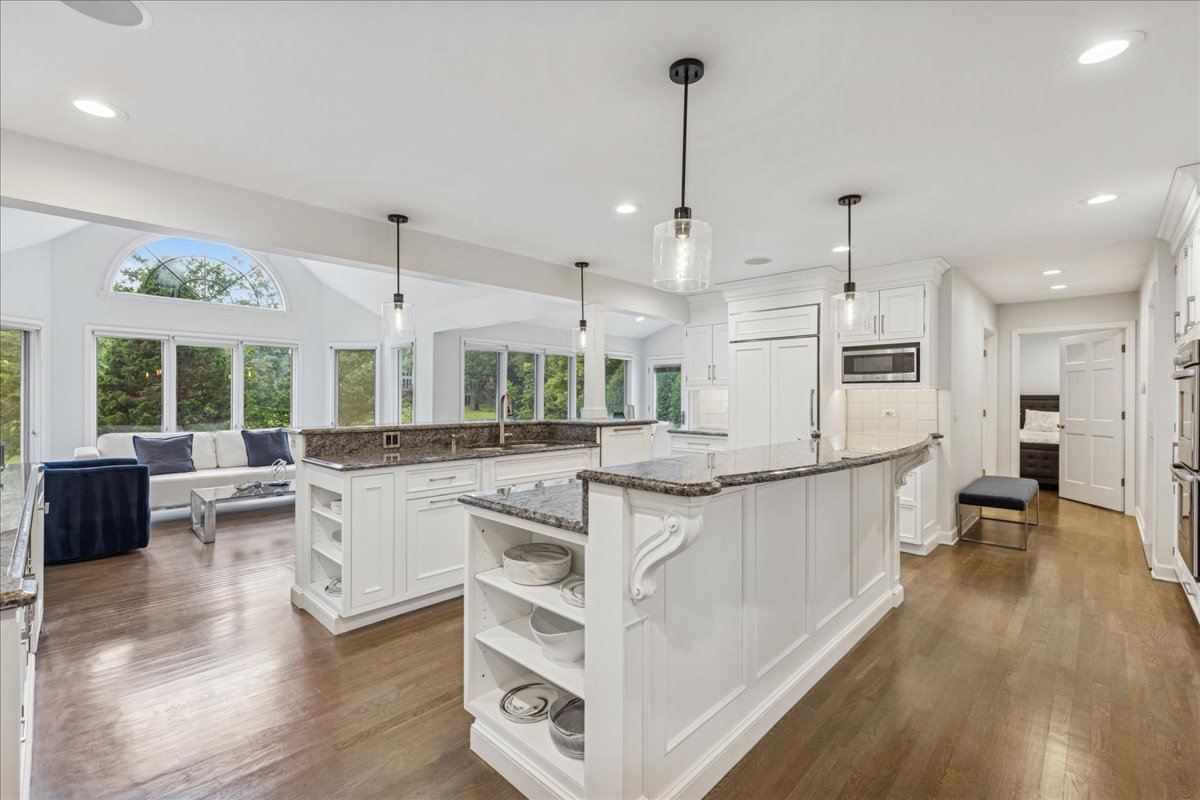 221 Meadowbrook Lane