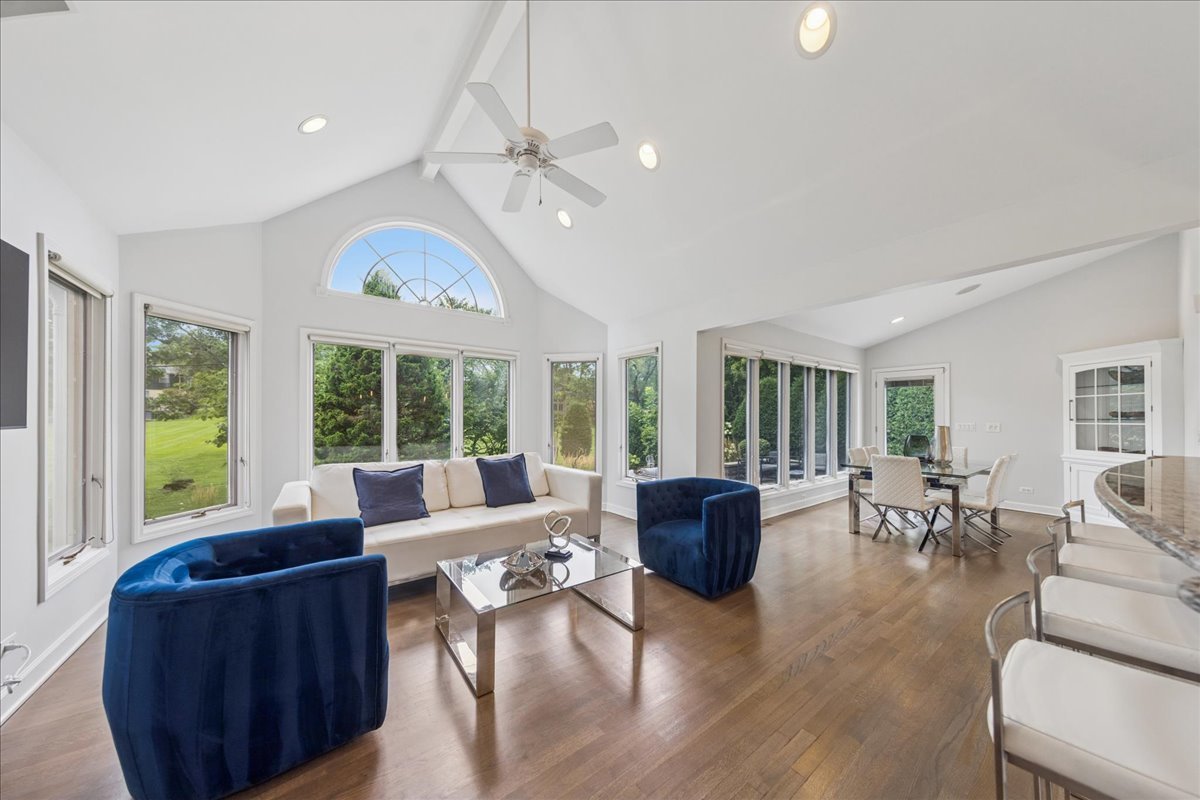 221 Meadowbrook Lane