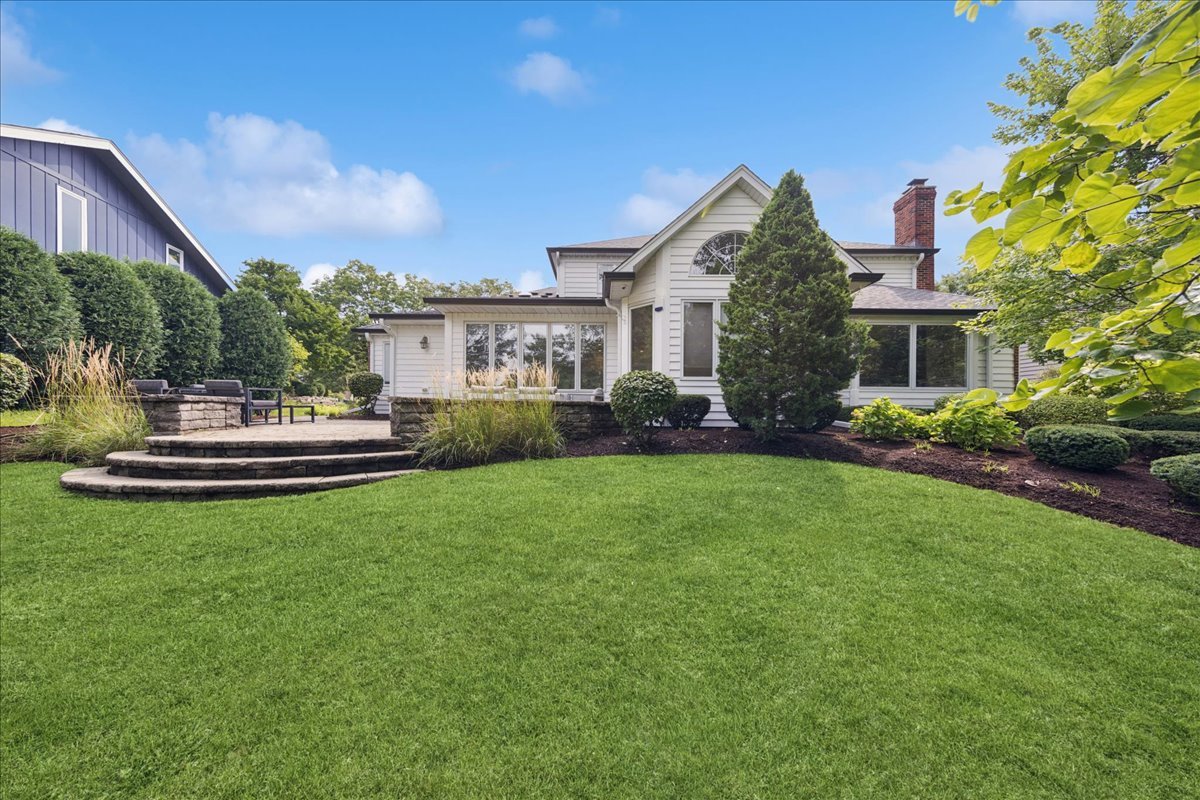 221 Meadowbrook Lane