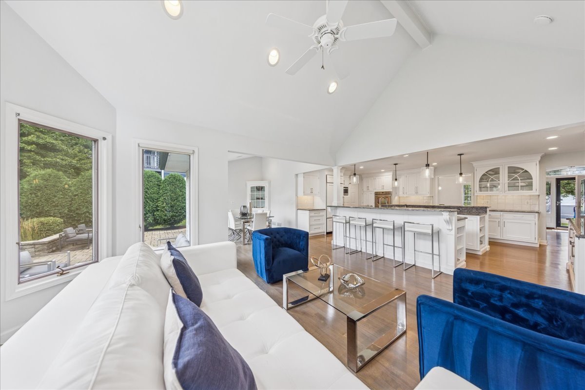 221 Meadowbrook Lane