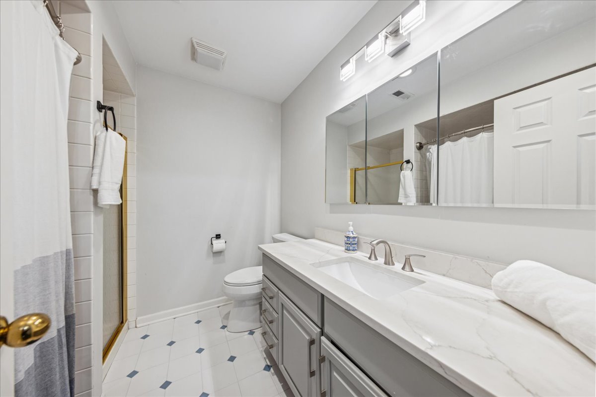 221 Meadowbrook Lane