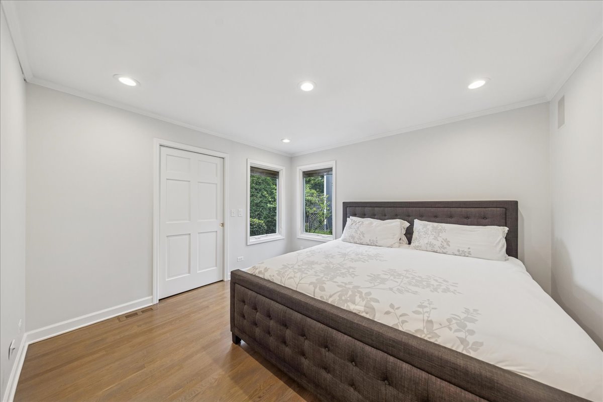 221 Meadowbrook Lane