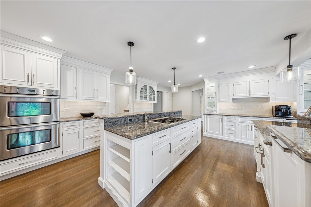 221 Meadowbrook Lane