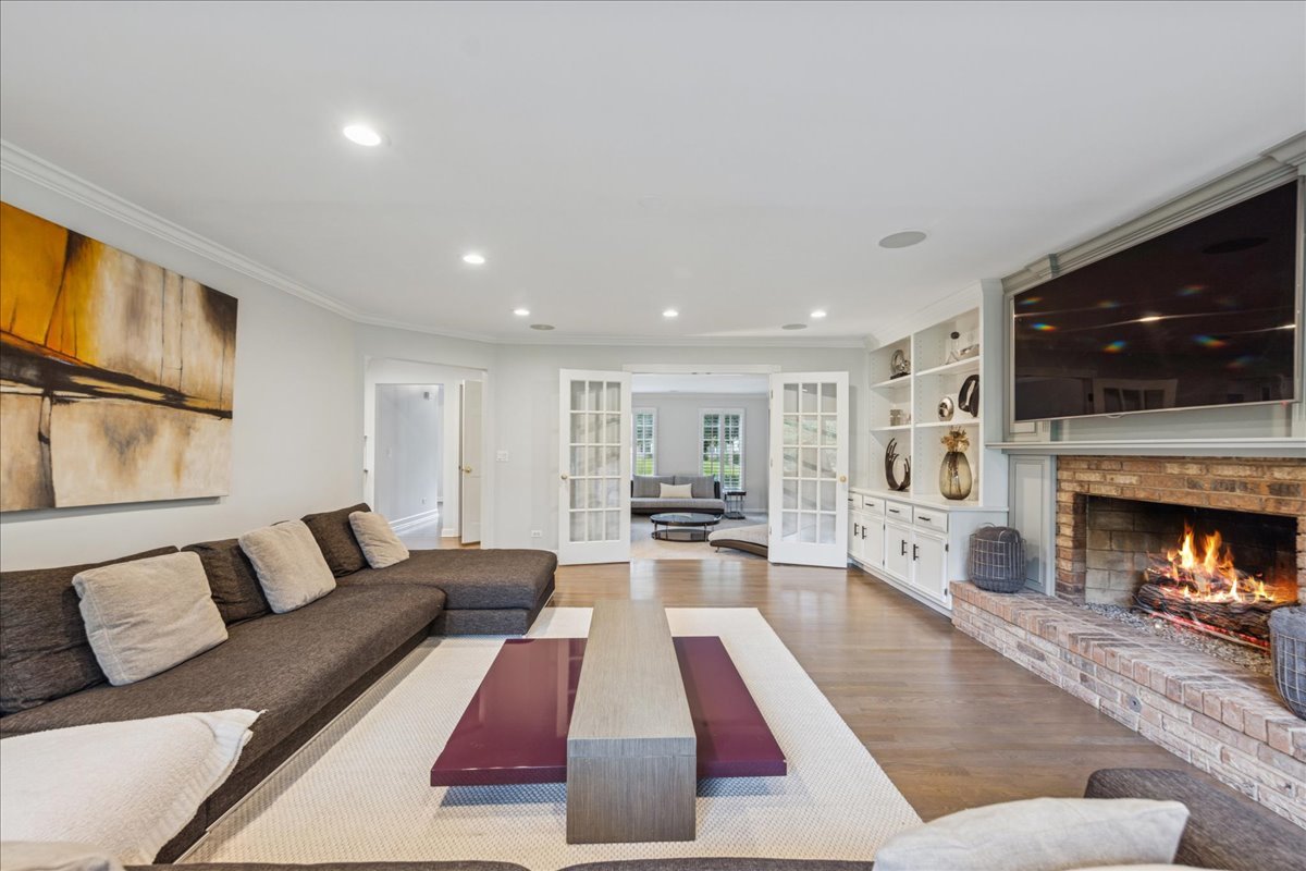 221 Meadowbrook Lane