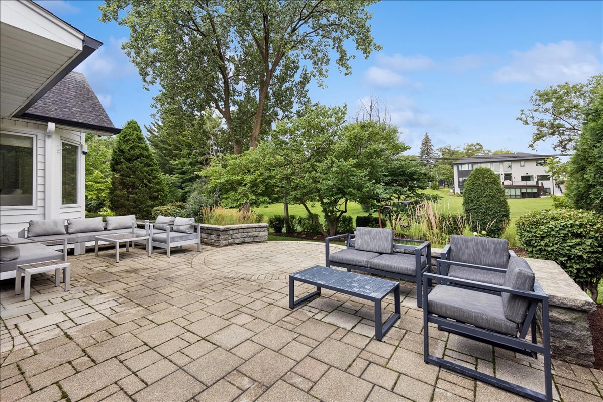 221 Meadowbrook Lane