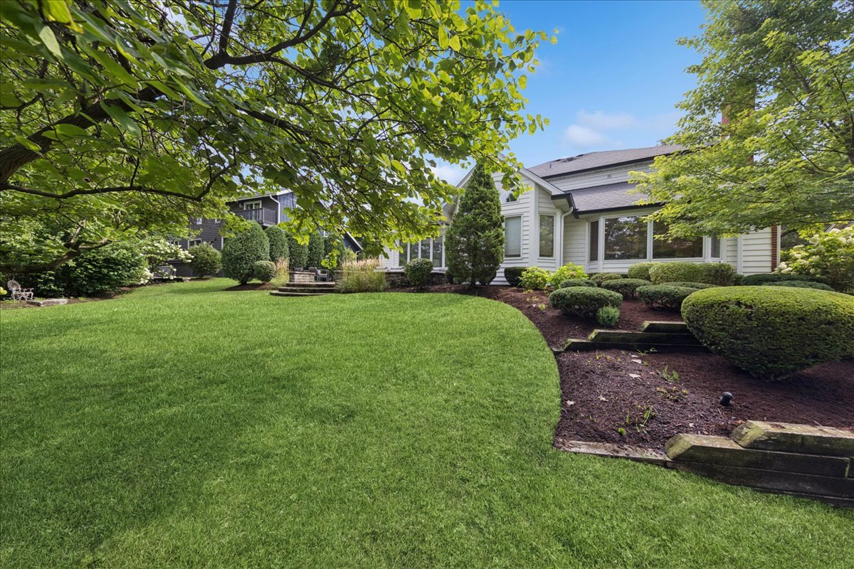 221 Meadowbrook Lane
