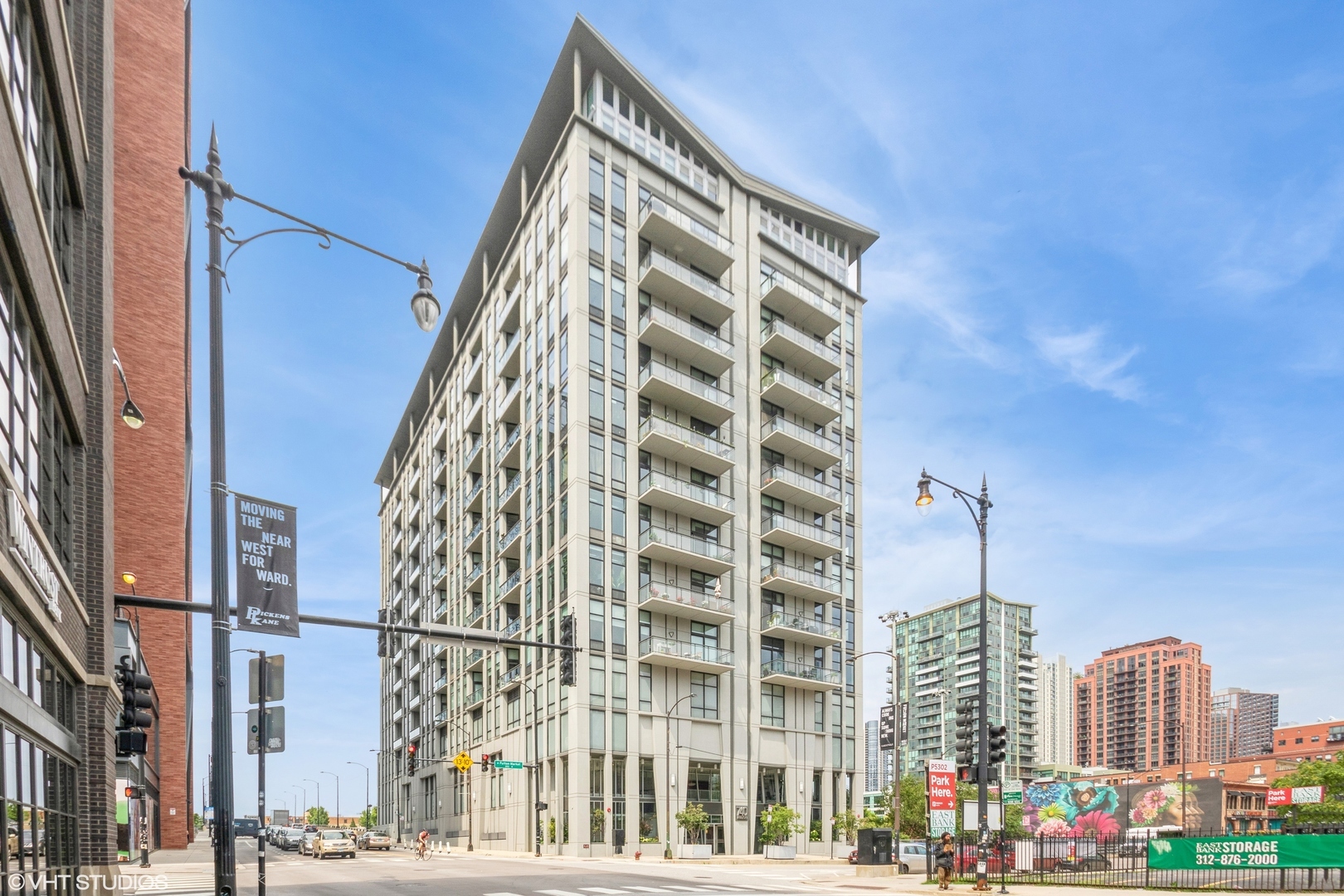 740 W Fulton Street Unit: 1202