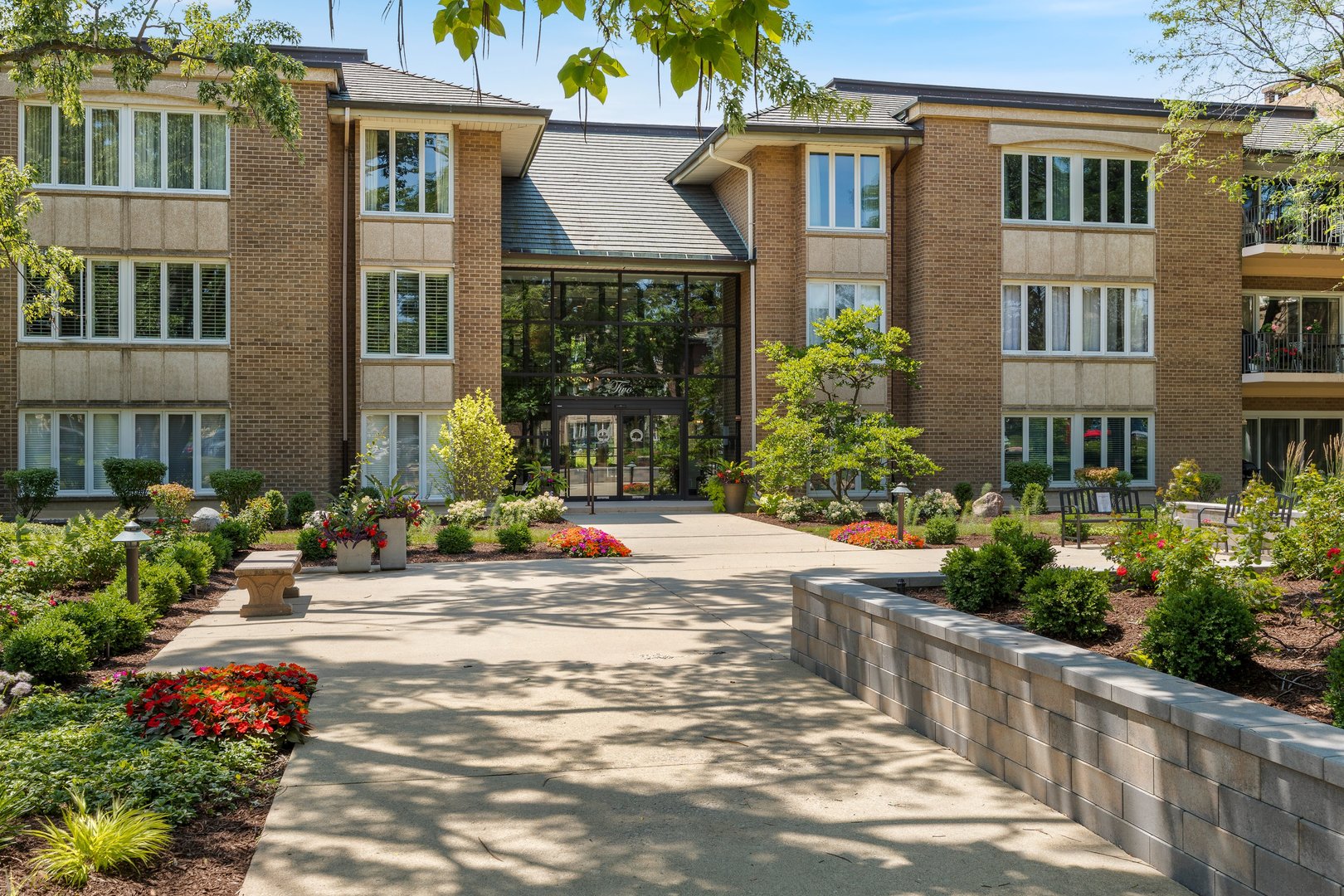 2 Oakbrook Club Drive Unit: B207