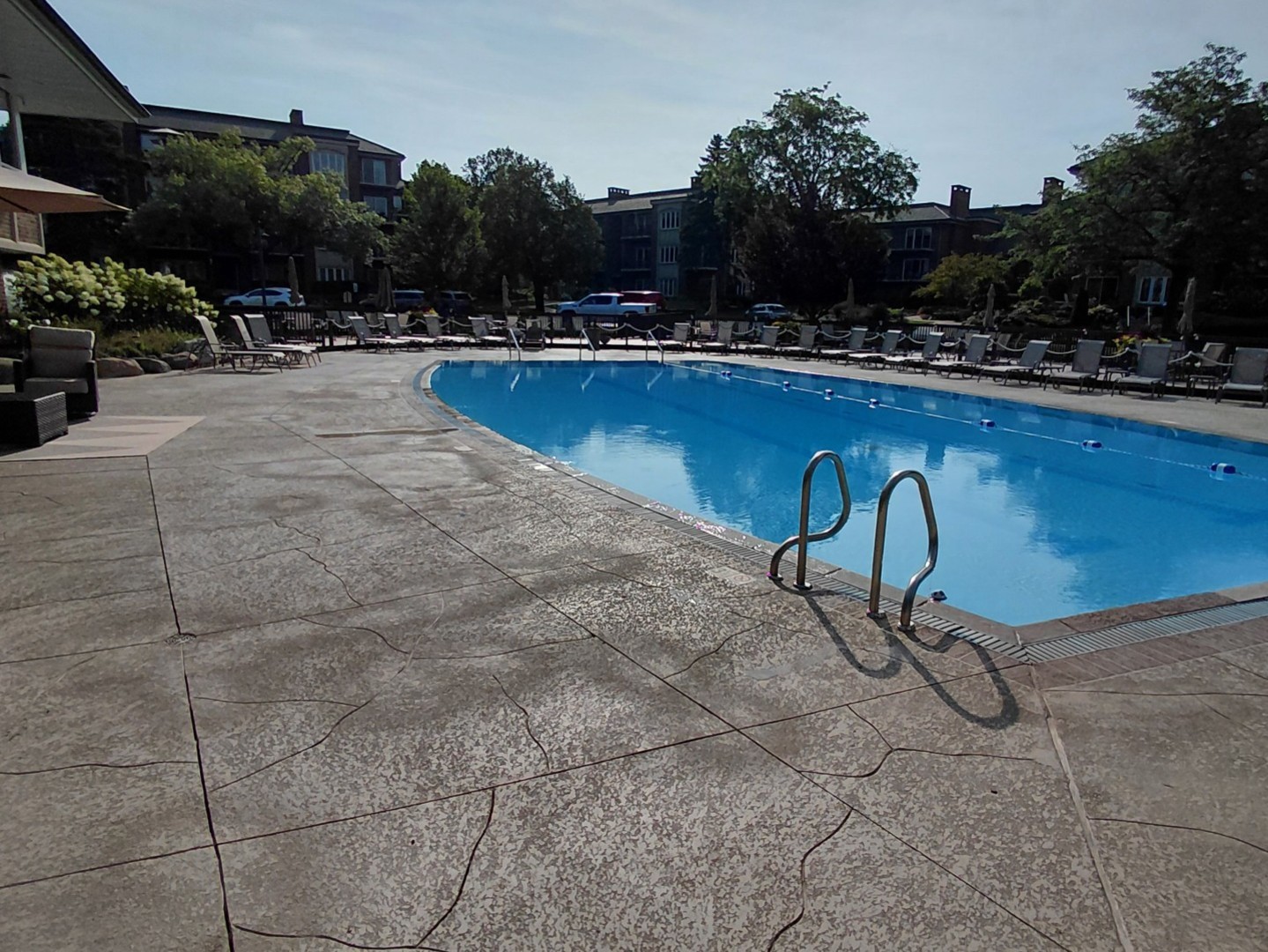 2 Oakbrook Club Drive Unit: B207