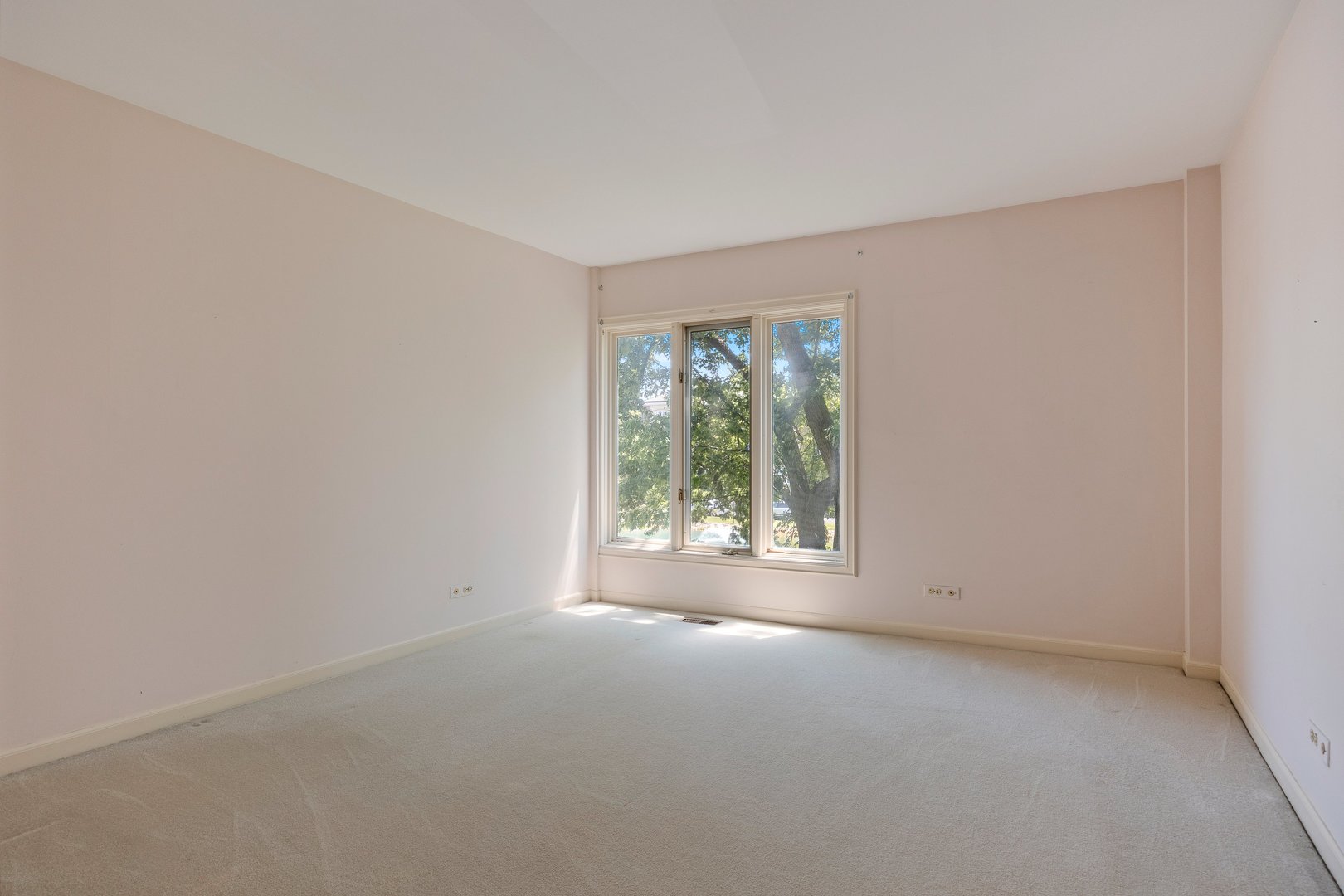 2 Oakbrook Club Drive Unit: B207