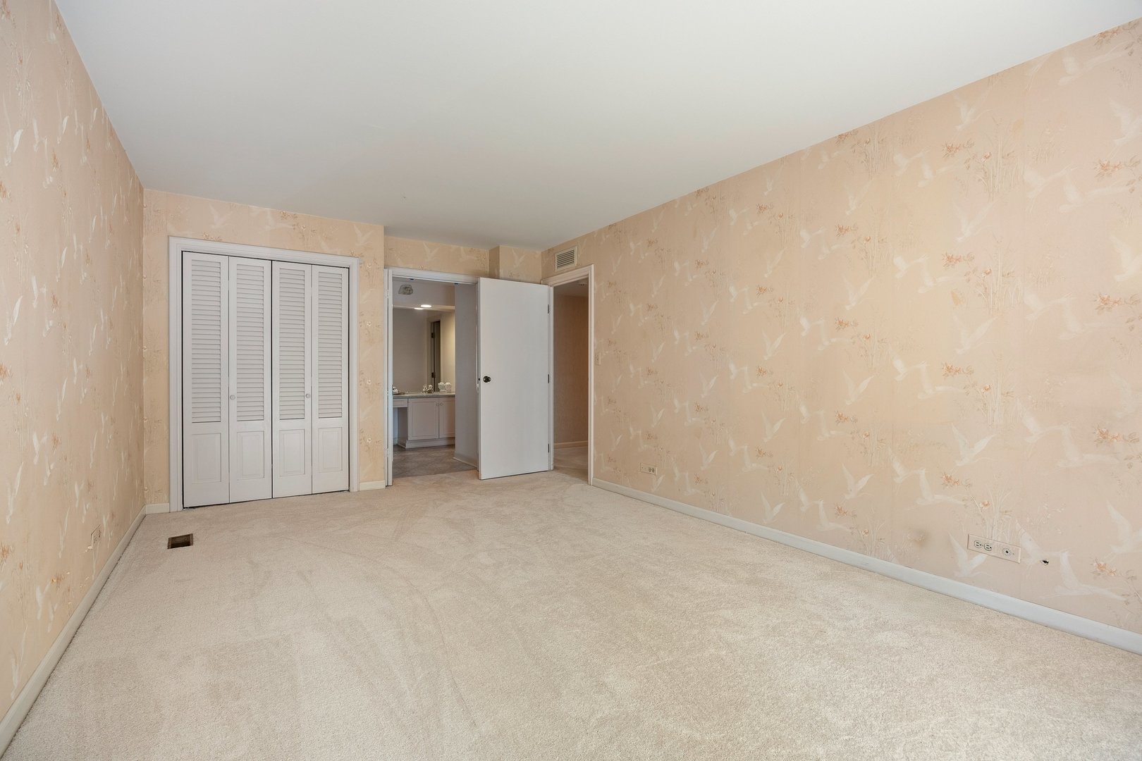 2 Oakbrook Club Drive Unit: B207