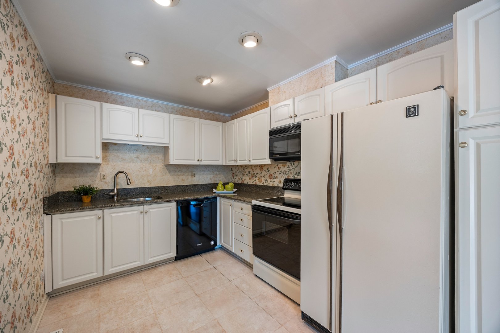2 Oakbrook Club Drive Unit: B207