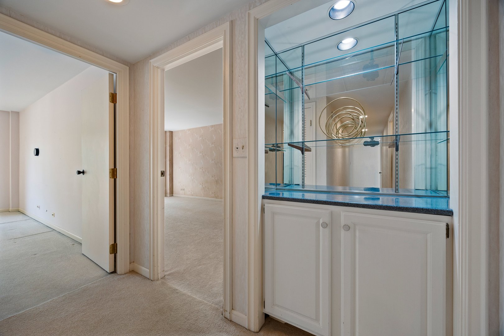 2 Oakbrook Club Drive Unit: B207