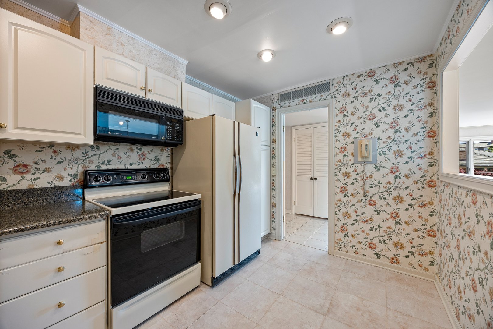 2 Oakbrook Club Drive Unit: B207