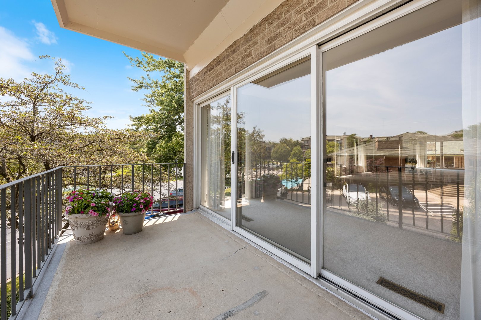 2 Oakbrook Club Drive Unit: B207