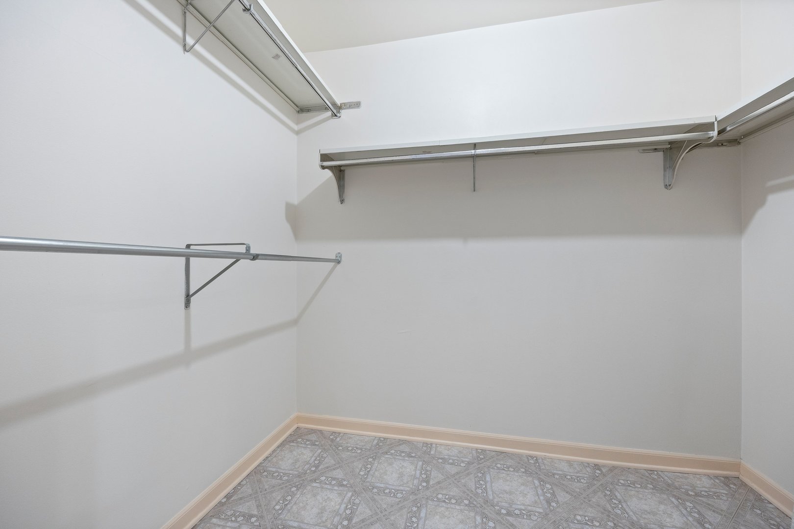 2 Oakbrook Club Drive Unit: B207