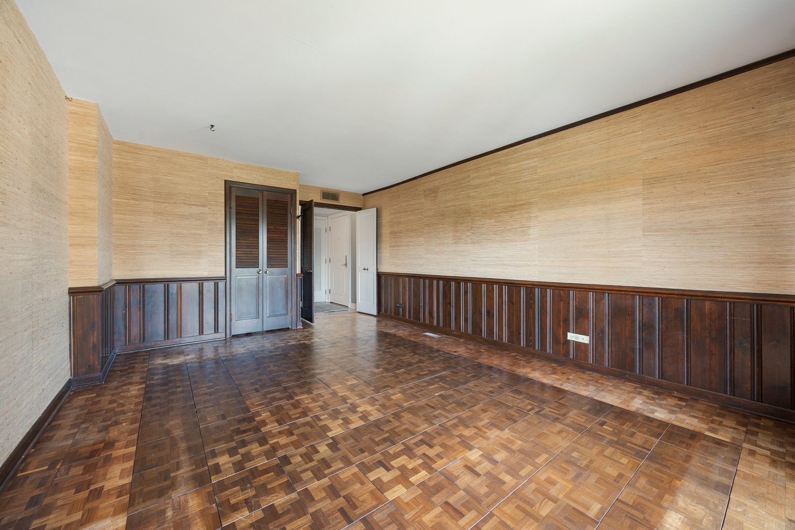 2 Oakbrook Club Drive Unit: B207