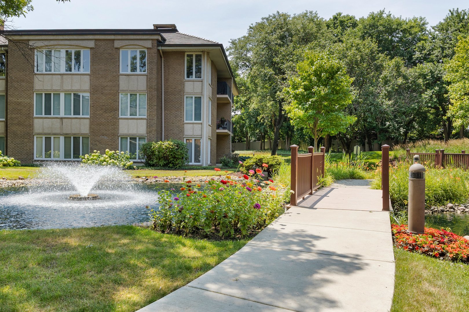 2 Oakbrook Club Drive Unit: B207
