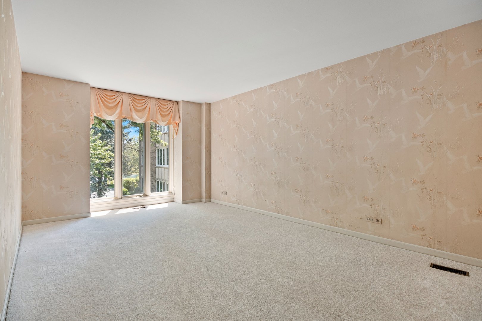 2 Oakbrook Club Drive Unit: B207