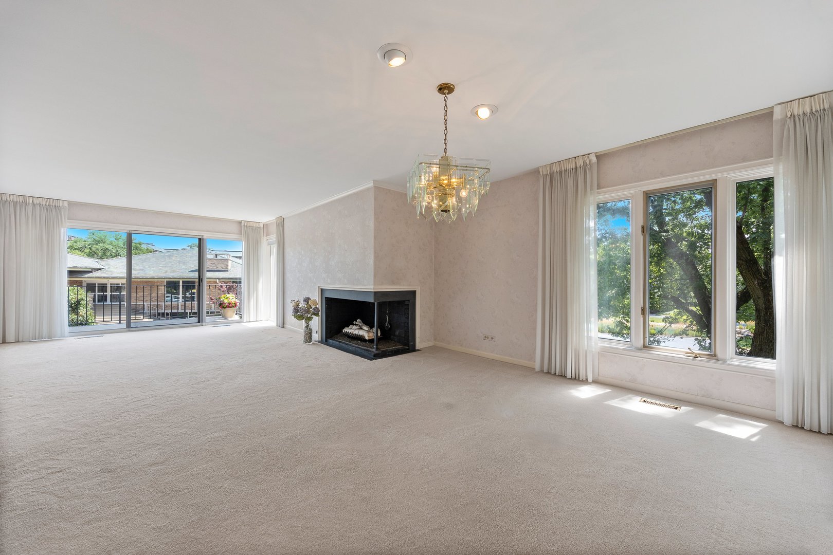 2 Oakbrook Club Drive Unit: B207