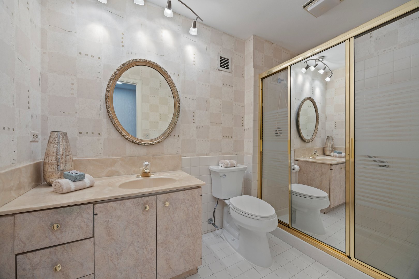 2 Oakbrook Club Drive Unit: B207