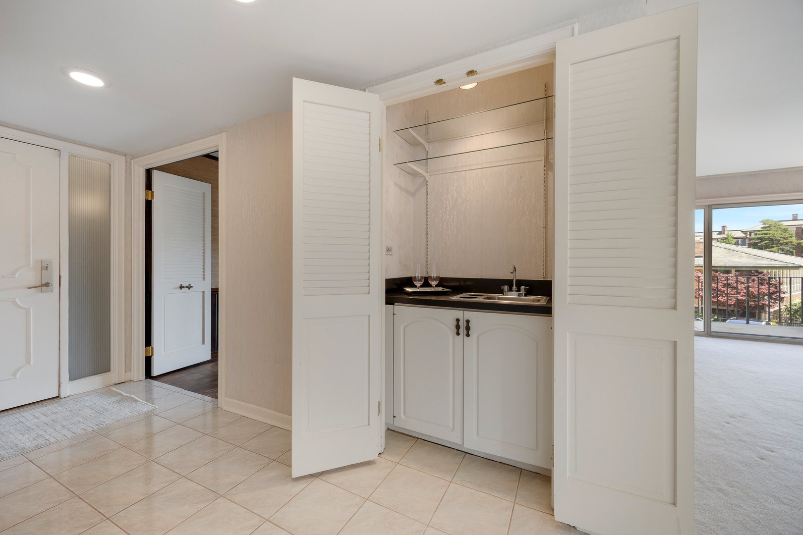 2 Oakbrook Club Drive Unit: B207