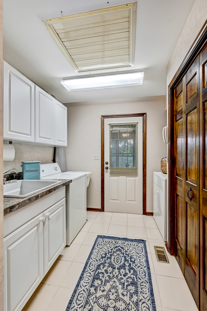 8141 Ridgepointe Drive