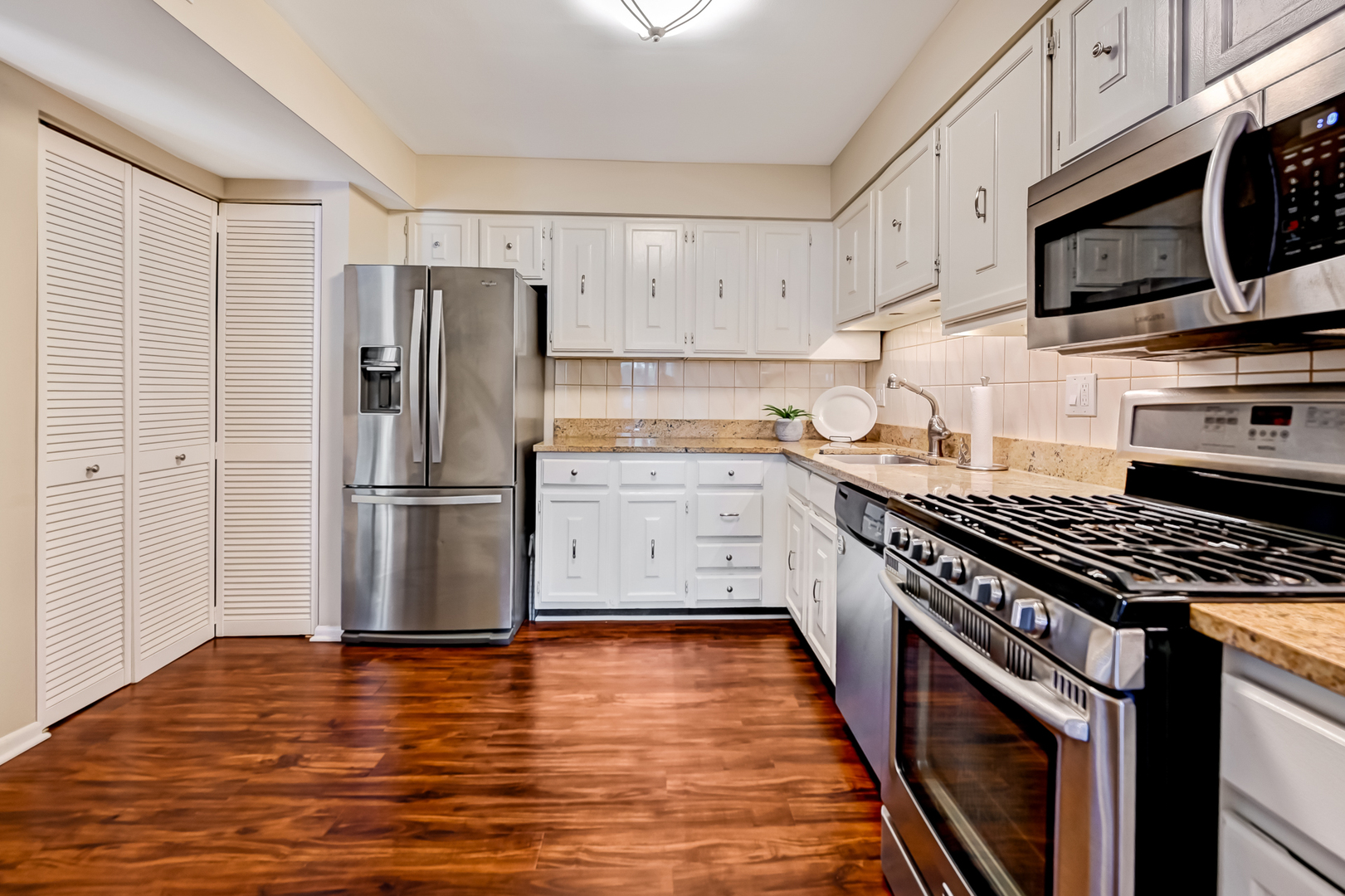 6401 Clarendon Hills Road Unit: 207