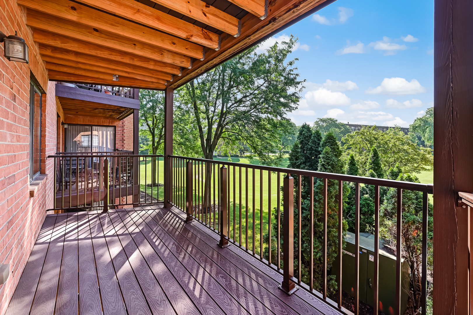 6401 Clarendon Hills Road Unit: 207