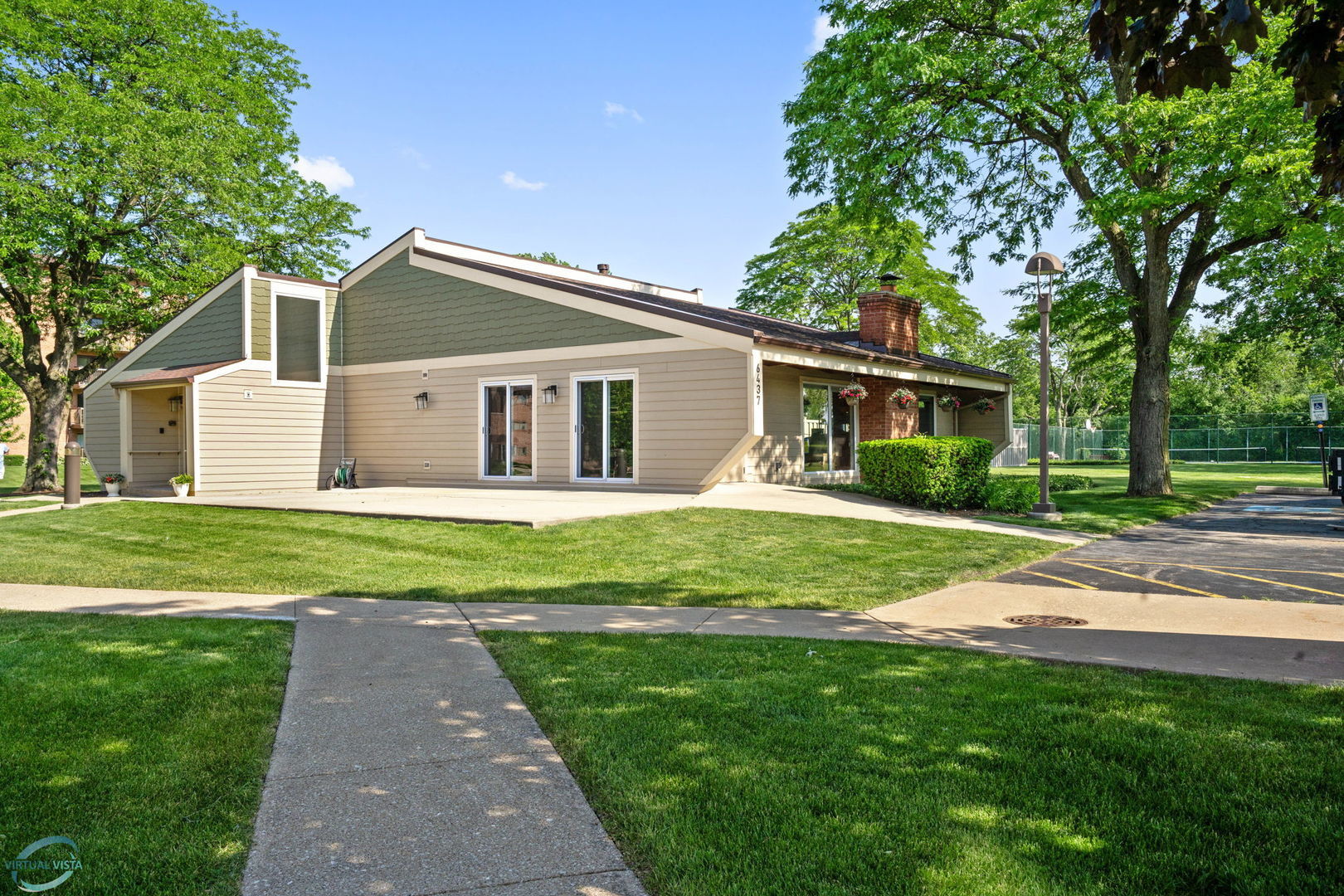 6401 Clarendon Hills Road Unit: 207