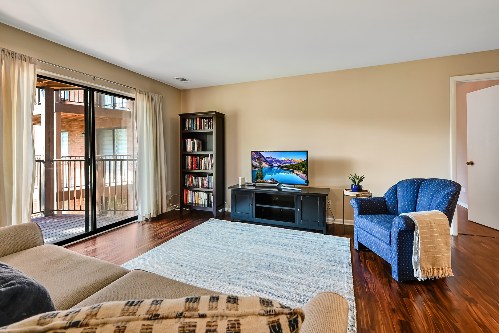6401 Clarendon Hills Road Unit: 207