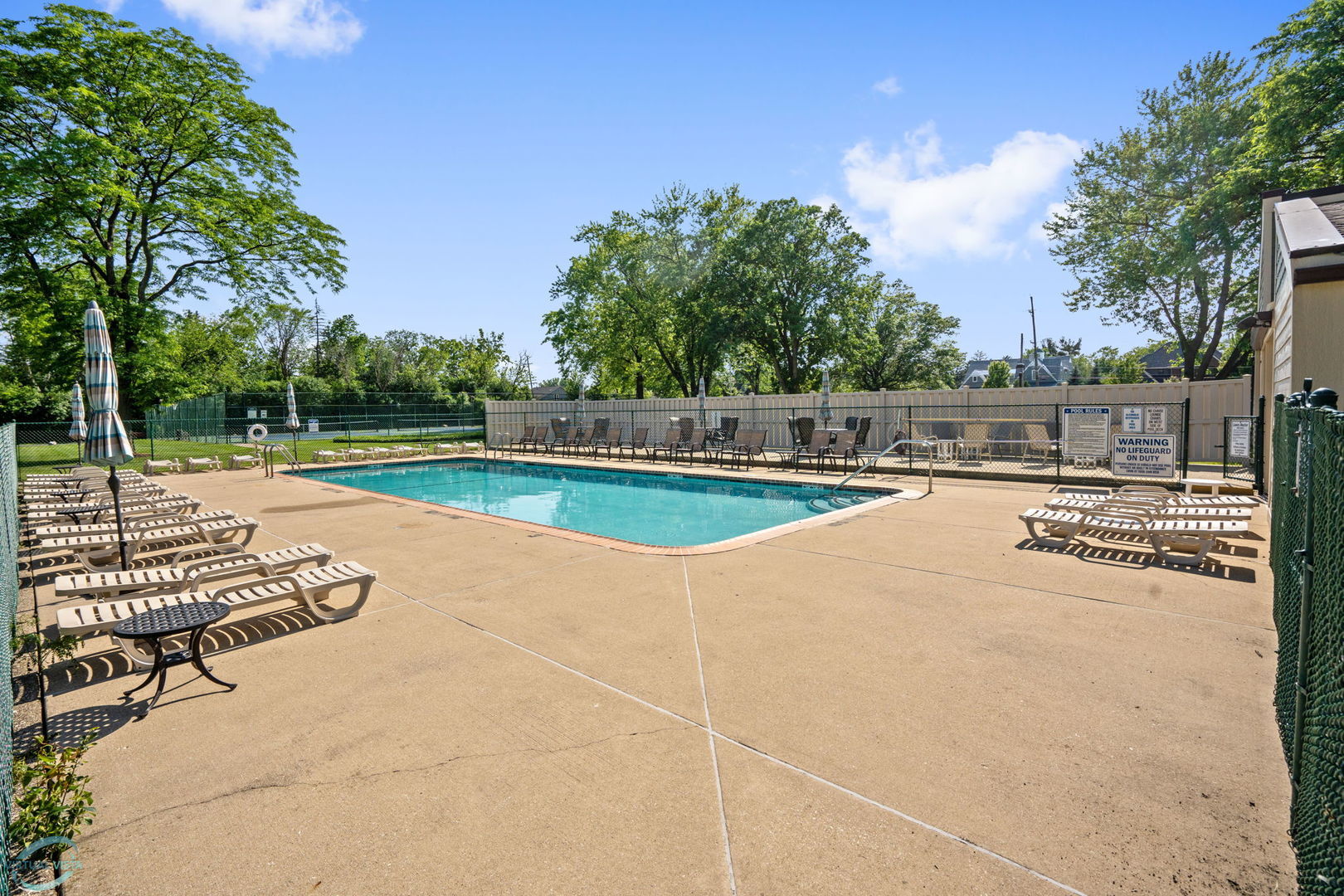 6401 Clarendon Hills Road Unit: 207
