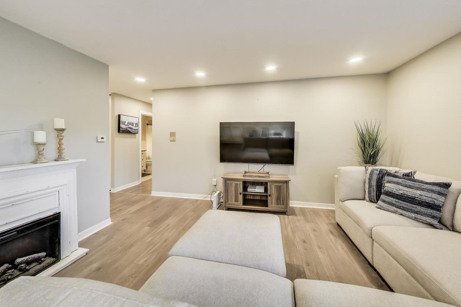 4224 Saratoga Avenue Unit: J110
