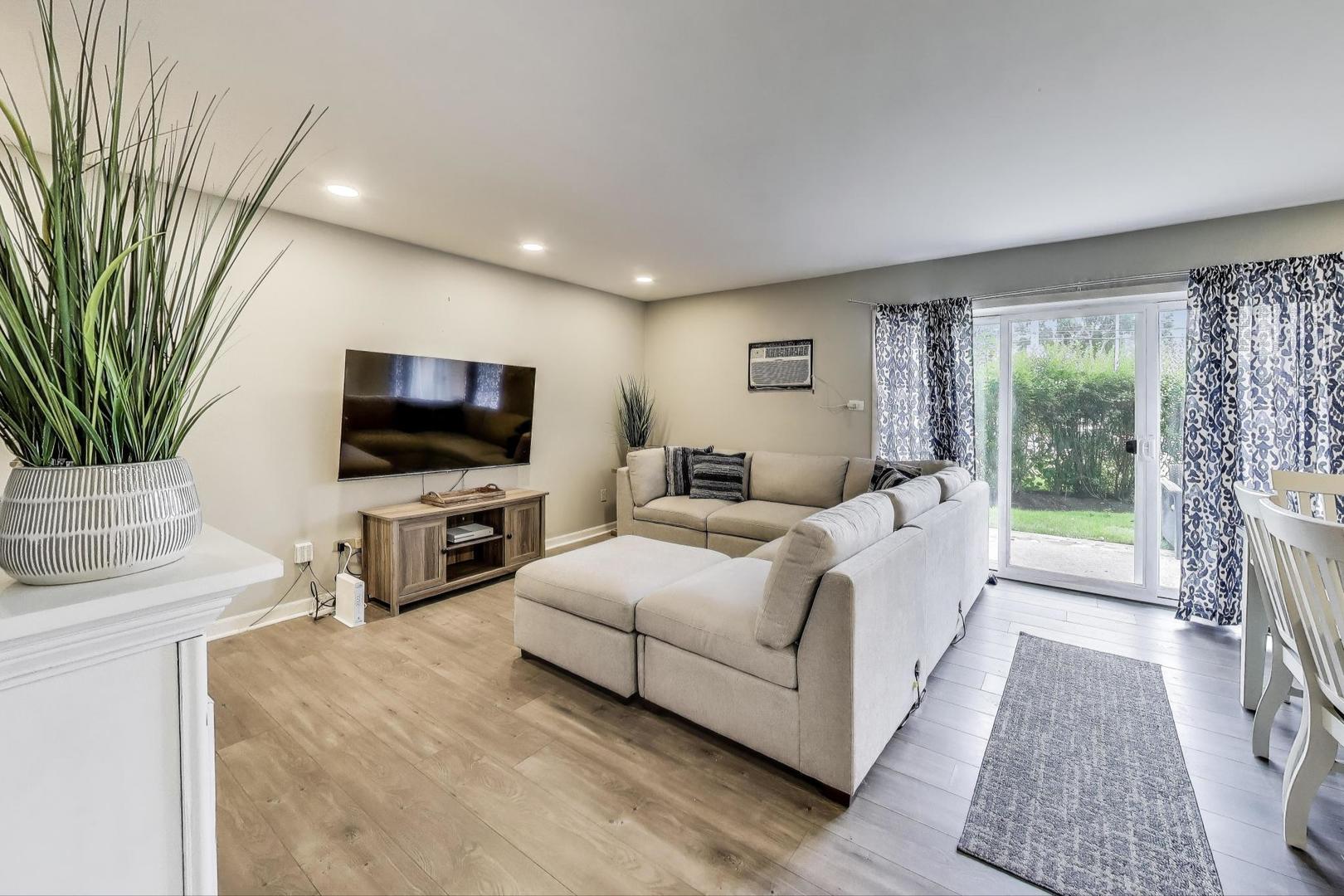 4224 Saratoga Avenue Unit: J110