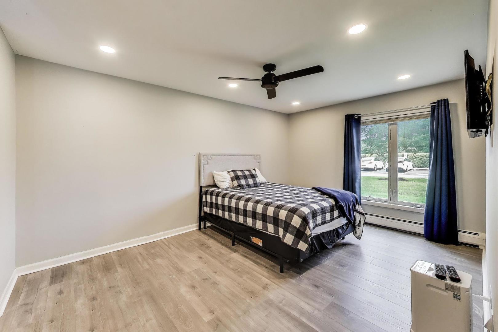 4224 Saratoga Avenue Unit: J110