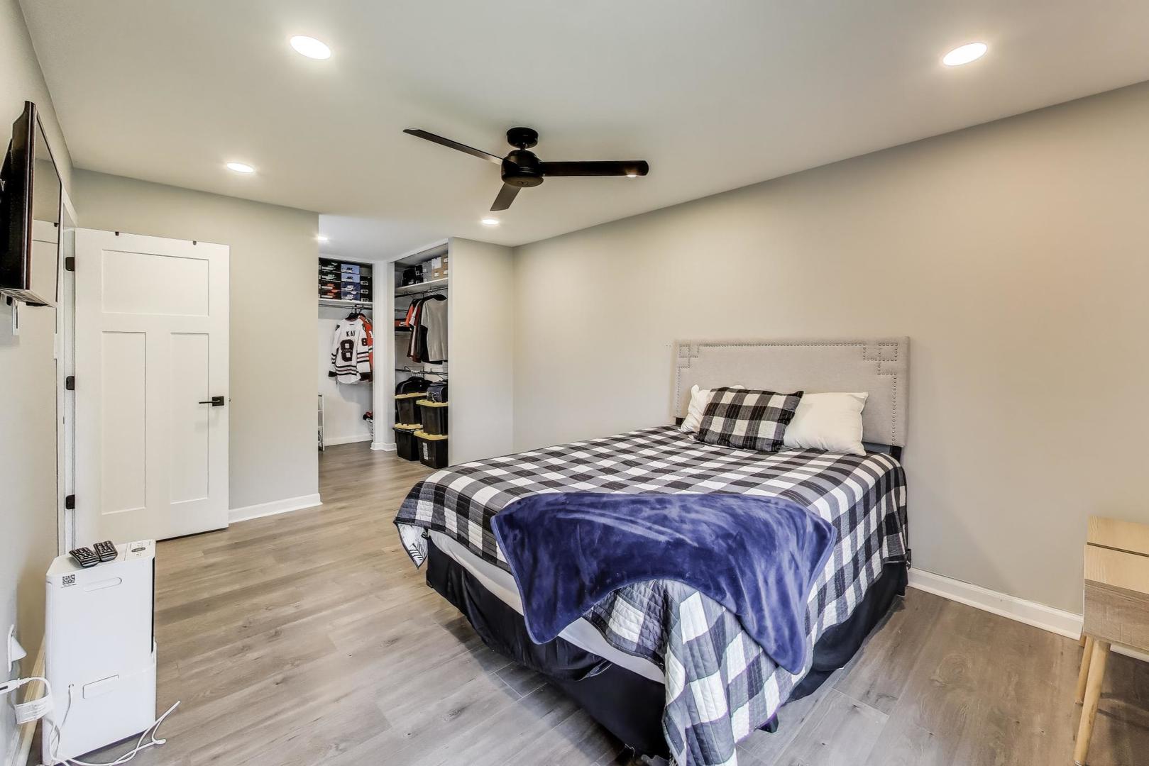 4224 Saratoga Avenue Unit: J110