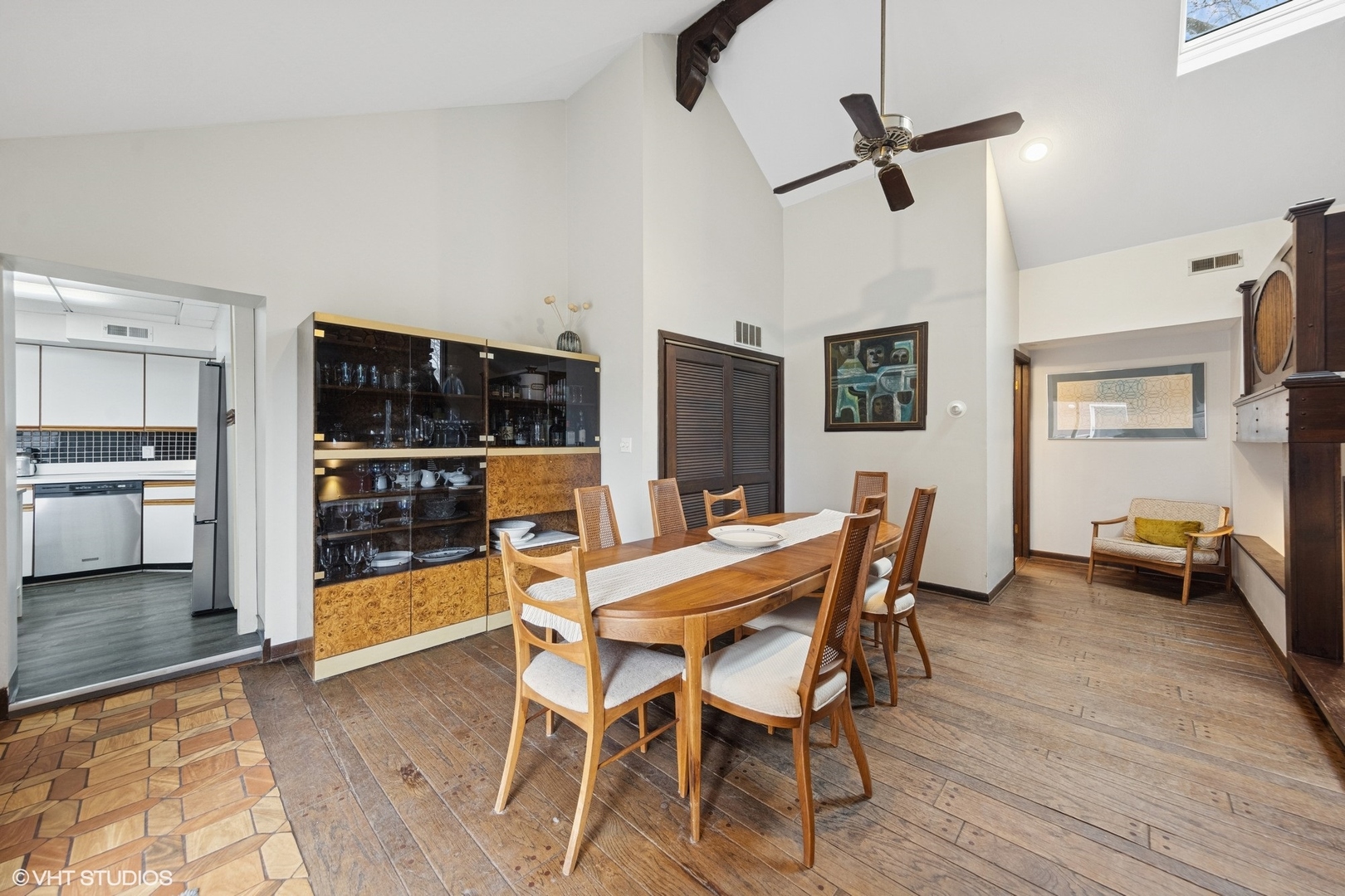 1720 W 54th Place
