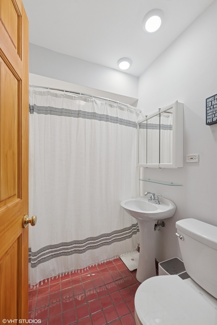 1720 W 54th Place